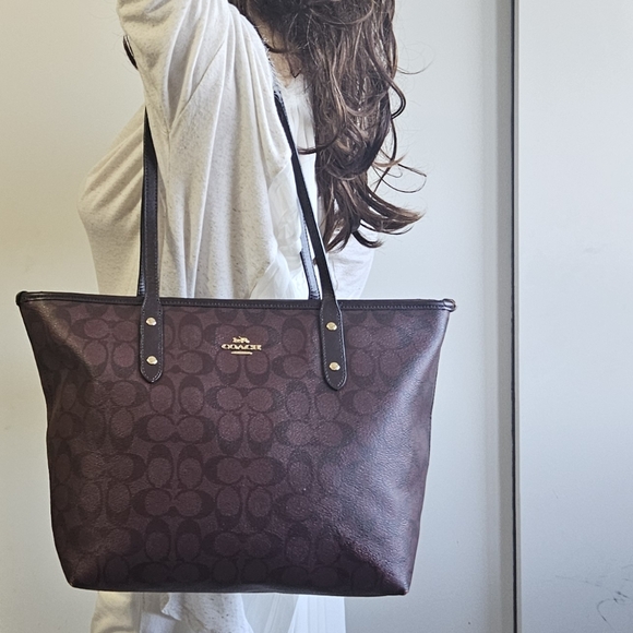 Coach Signature Coated Canvas Brown /Burgundy Leather tote bag - Picture 3 of 13